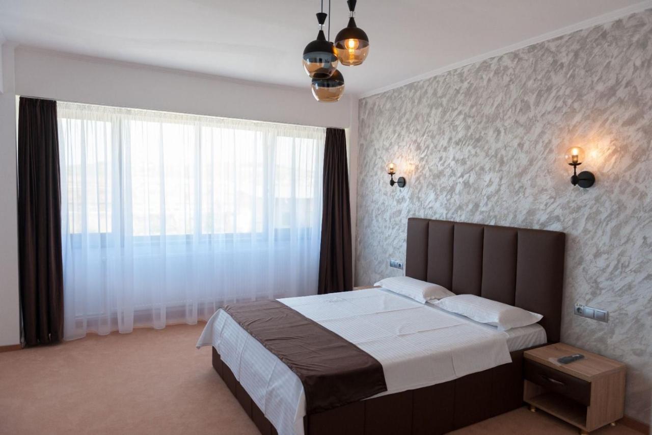 Hotel Villa Ovidiu 드로베타 투르누 세베린 외부 사진